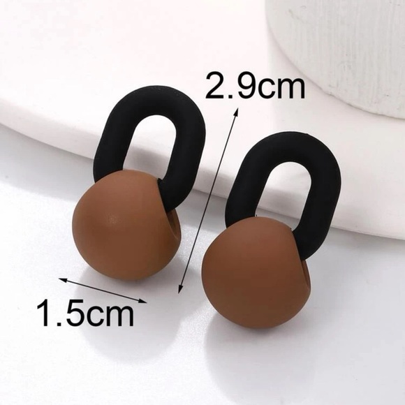 Black and Brown Geometric Decor Earrings - Picture 2 of 6